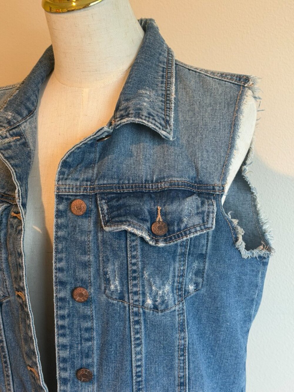 Vintage Style Guess Denim Vest Small - 90s Grunge Aesthetic - Picture 4 of 10